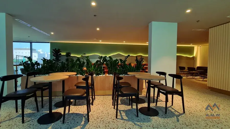 Starbucks fit-out and decoration work by AMW For Construction
